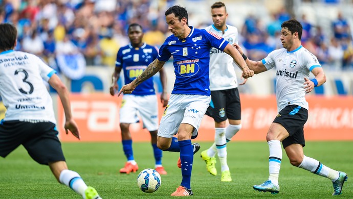 Ruim pros dois: em jogo movimentado, Cruzeiro e Grêmio empatam sem gols