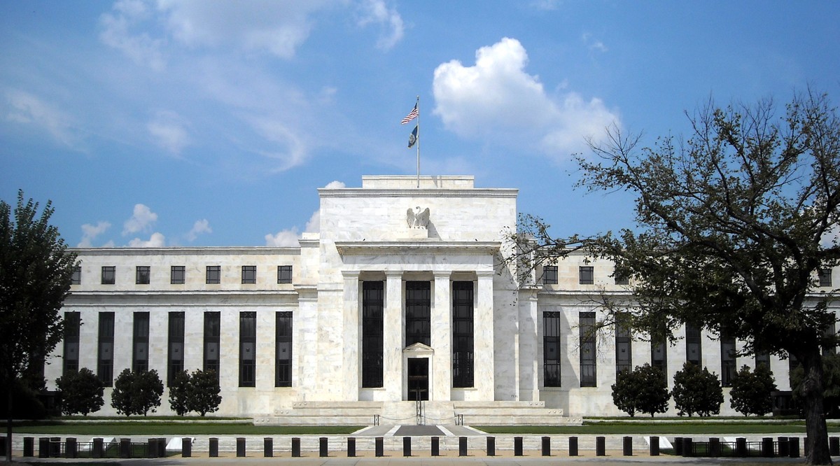Blackstone vê taxa de juros do Fed perto de 5% em aperto longo