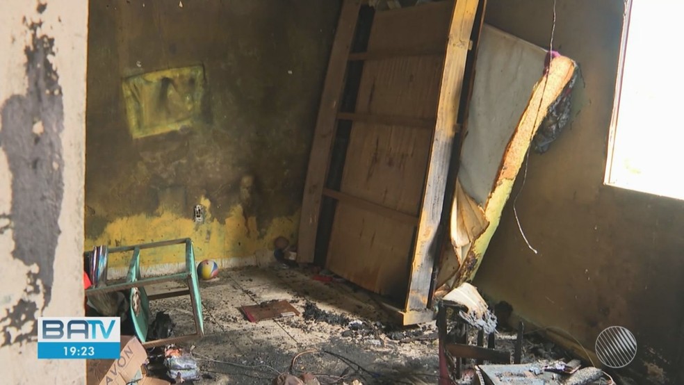 Criança de dois anos morre em incêndio após ser deixada sozinha em casa no  interior da Bahia | Bahia | G1