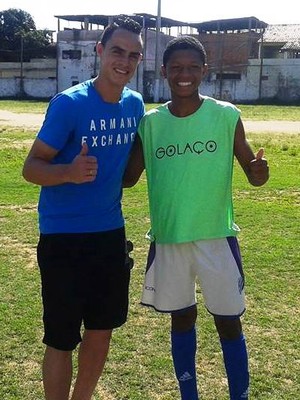 Vitinho volta às origens e divide sua experiência com jovens de Vila Velha