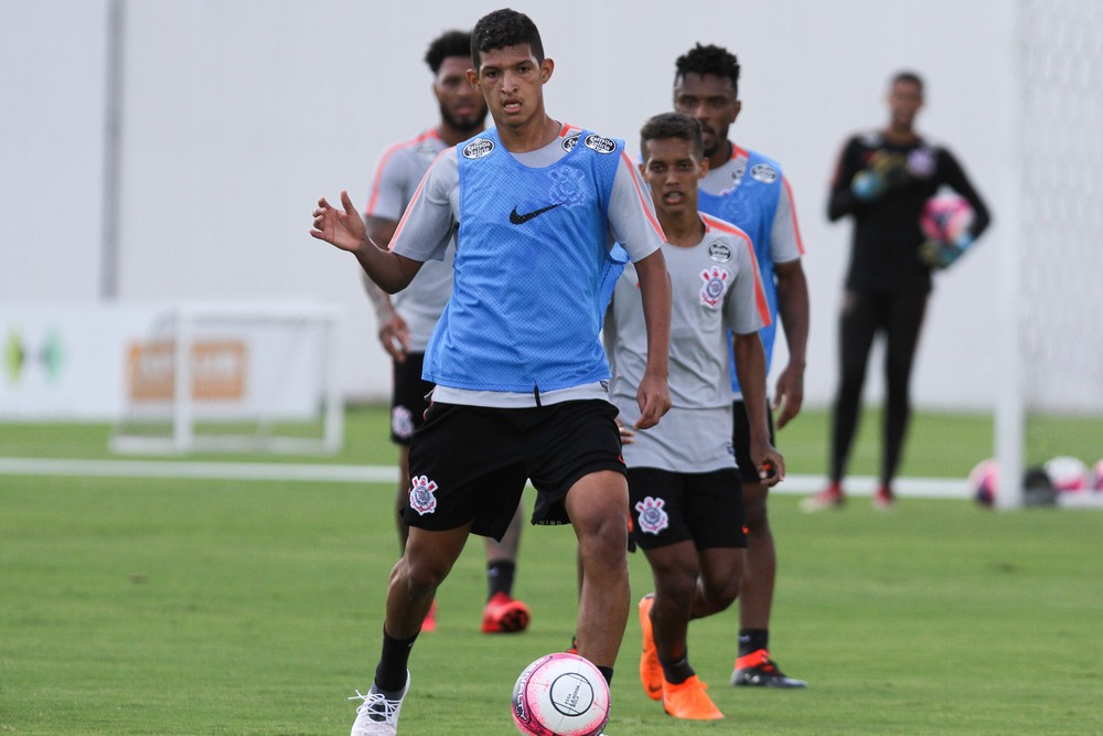 Carille diz que Corinthians trará sete ou oito reforços como Matheus Matias