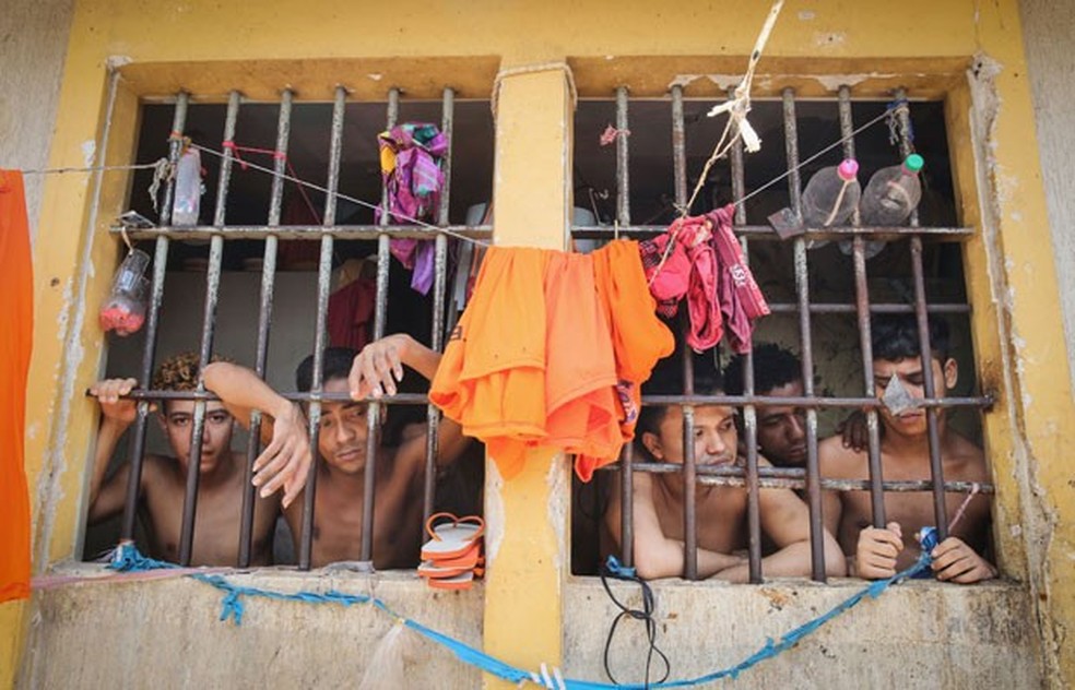 Detentos dividem cela lotada no presídio de Pedrinhas, em São Luís — Foto: Mario Tama/Getty Images