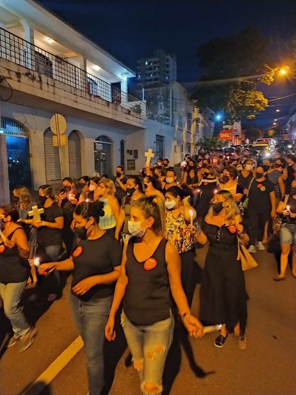 Professores fazem protesto em Presidente Prudente para reivindicar piso nacional do magistério — Foto: Itamar Batista