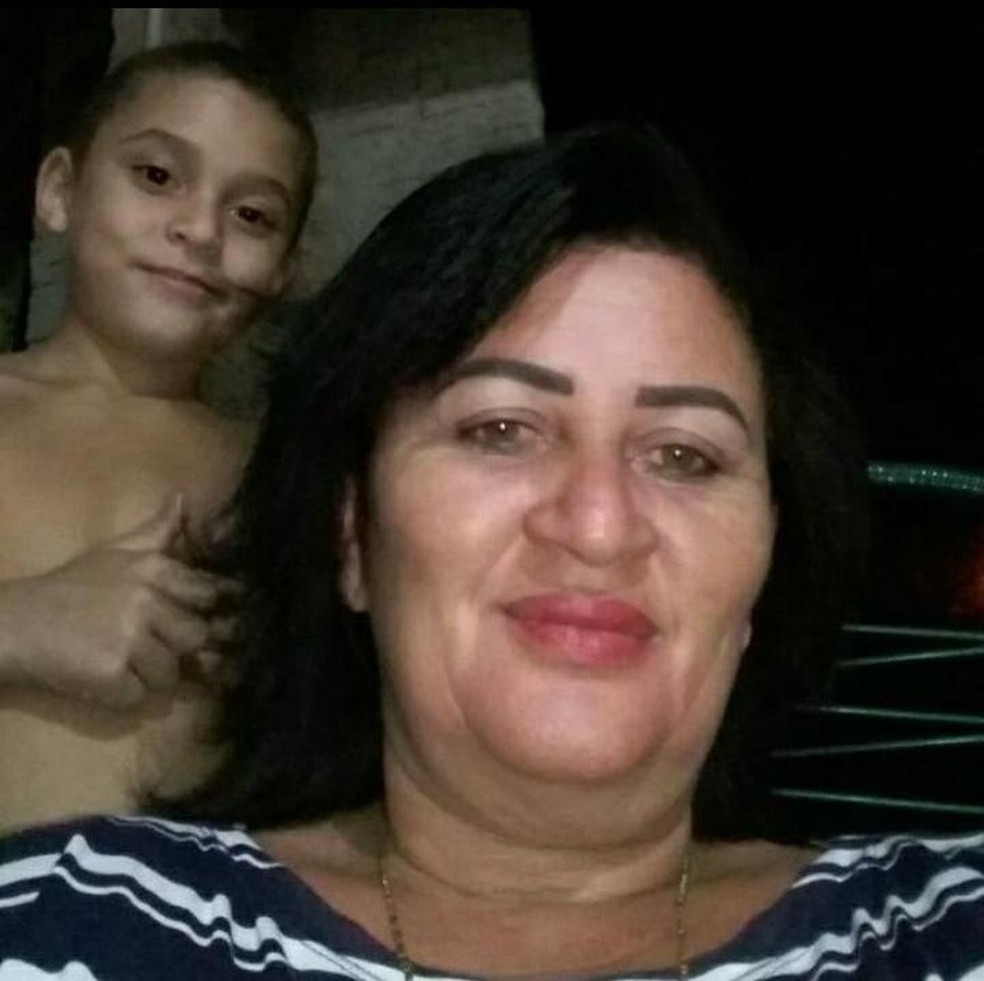Mãe e filho foram mortos a pauladas e namorado da vítima é principal suspeito — Foto: Arquivo pessoal
