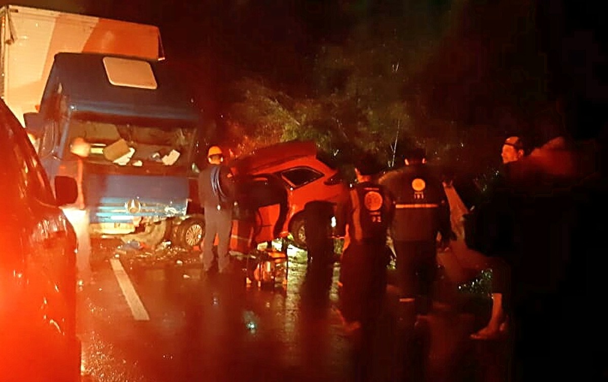 Jovem de 19 anos morre em acidente entre carro e caminhão em Nova Santa Rita