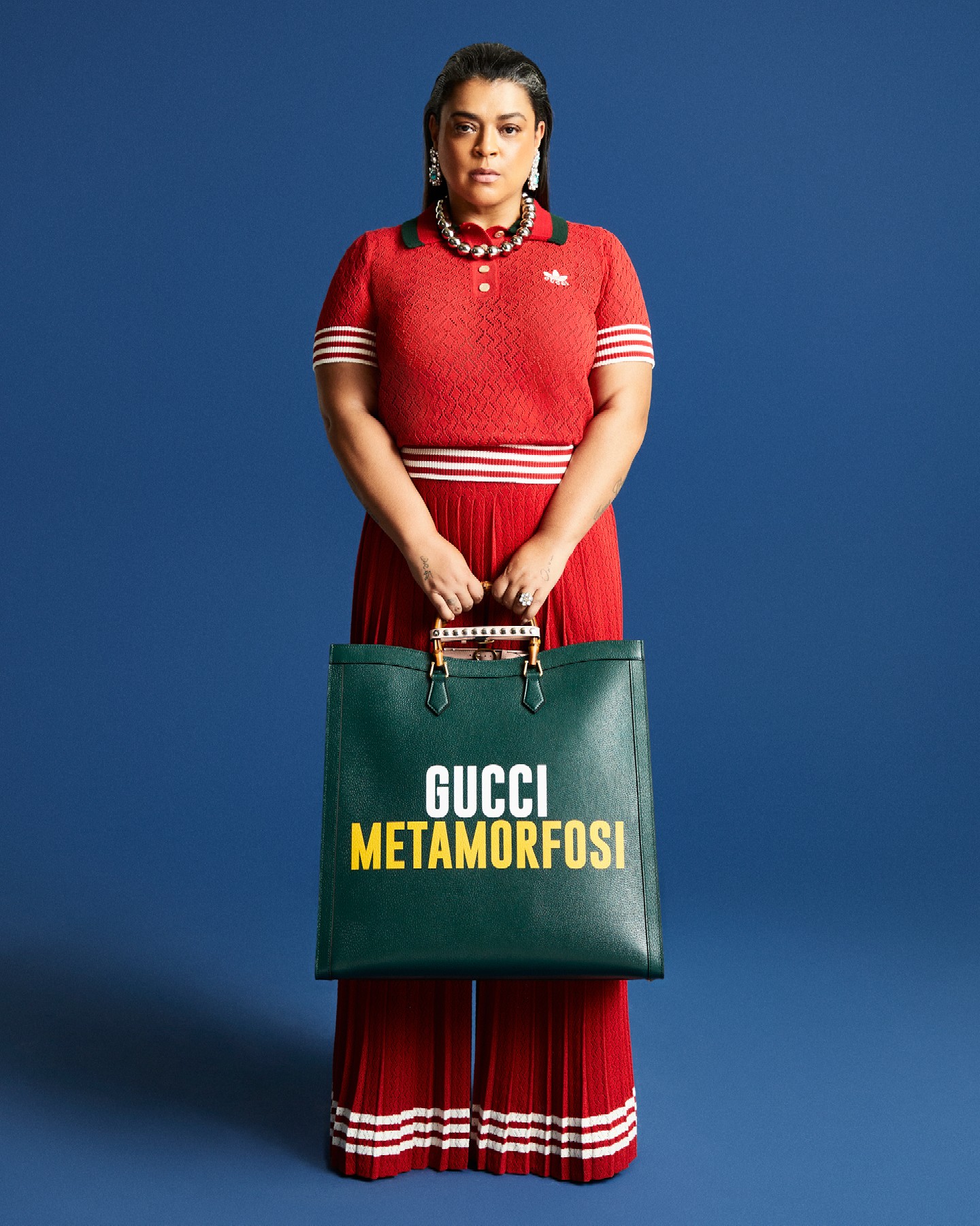 Preta Gil com conjunto adidas X Gucci e maxibolsa Gucci Diana — Foto: Thi Santos