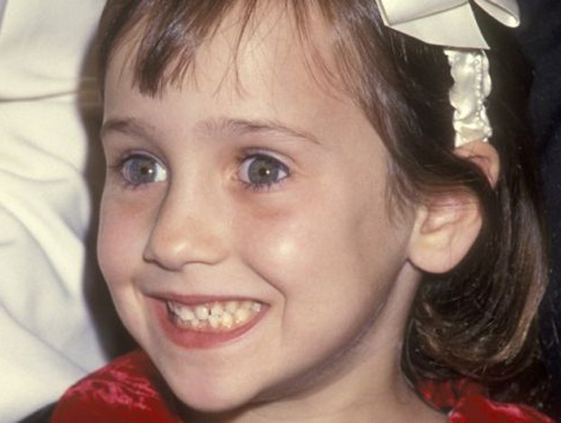 Um rosto inesquecível para quem viu os filmes filmes como Matilda e Uma Babá Quase Perfeita (Foto: BBC)