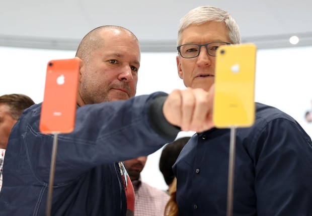 Jony Ive e Tim Cook, CEO da Apple (Foto: Justin Sullivan/Getty Images)