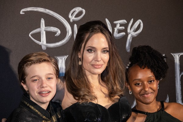  Shiloh Nouvel Jolie-Pitt, Angelina Jolie e Zahara Marley Jolie-Pitt no lançamento de Malévola 2 (2019) (Foto: Getty Images)