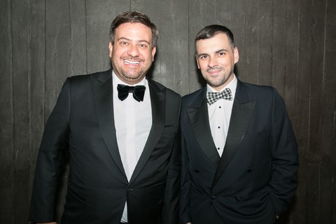 Bruno Astuto, mestre de cerimônias da noite, com Sandro Barros