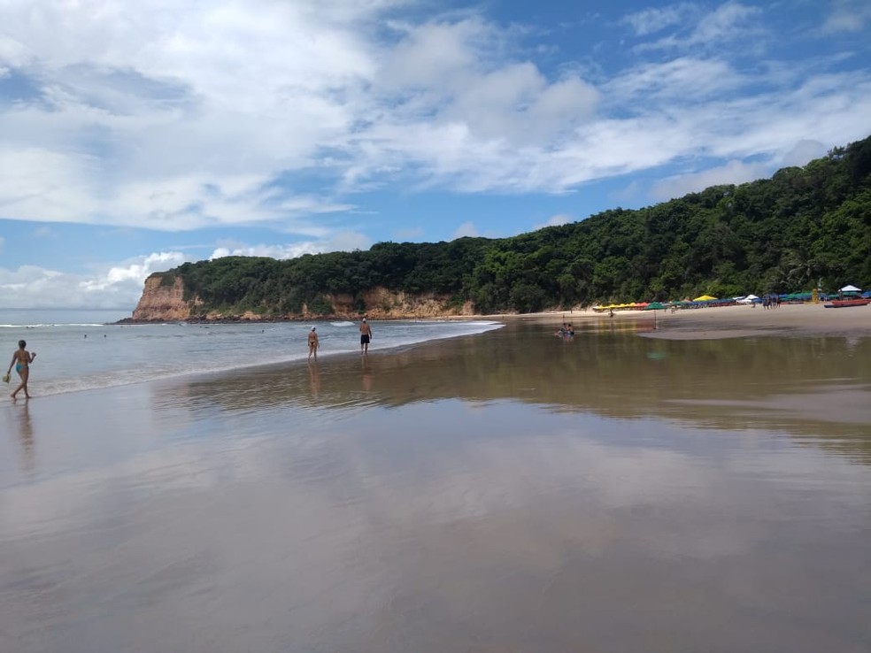 Praia do Madeiro, em Pipa. Chuva deve aparecer no fim de semana — Foto: Lucas Cortez/G1