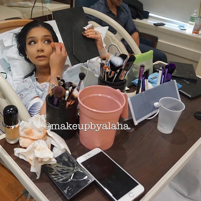 Ela fez uma maquiagem completa durante o trabalho de parto (Foto: Reprodução/ Instagram)