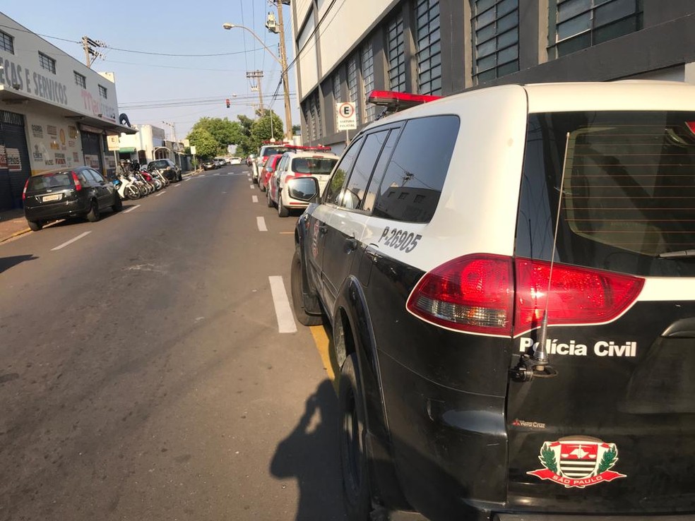 Polícias Civil e Militar cumprem mandados de prisão em Marília (SP) — Foto: Guilherme Lopes/TV TEM