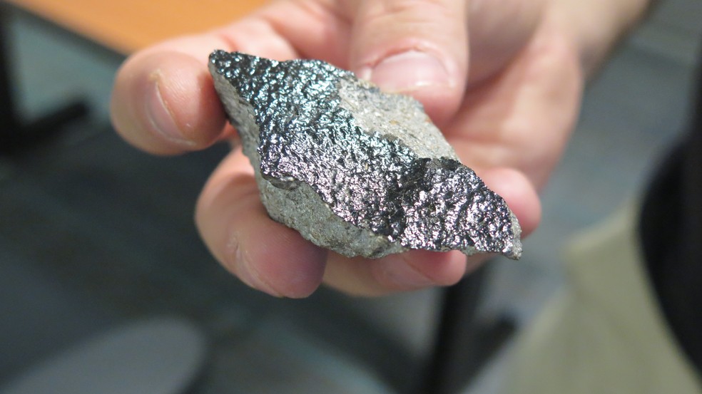 Mostra de meteorito que caiu na Vila de Serra Pelada, no Pará (Foto: Mariane Rossi/G1)