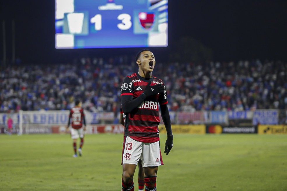 Lázaro comemora o gol da vitória sobre a Universidad Católica — Foto: Gilvan de Souza/Flamengo