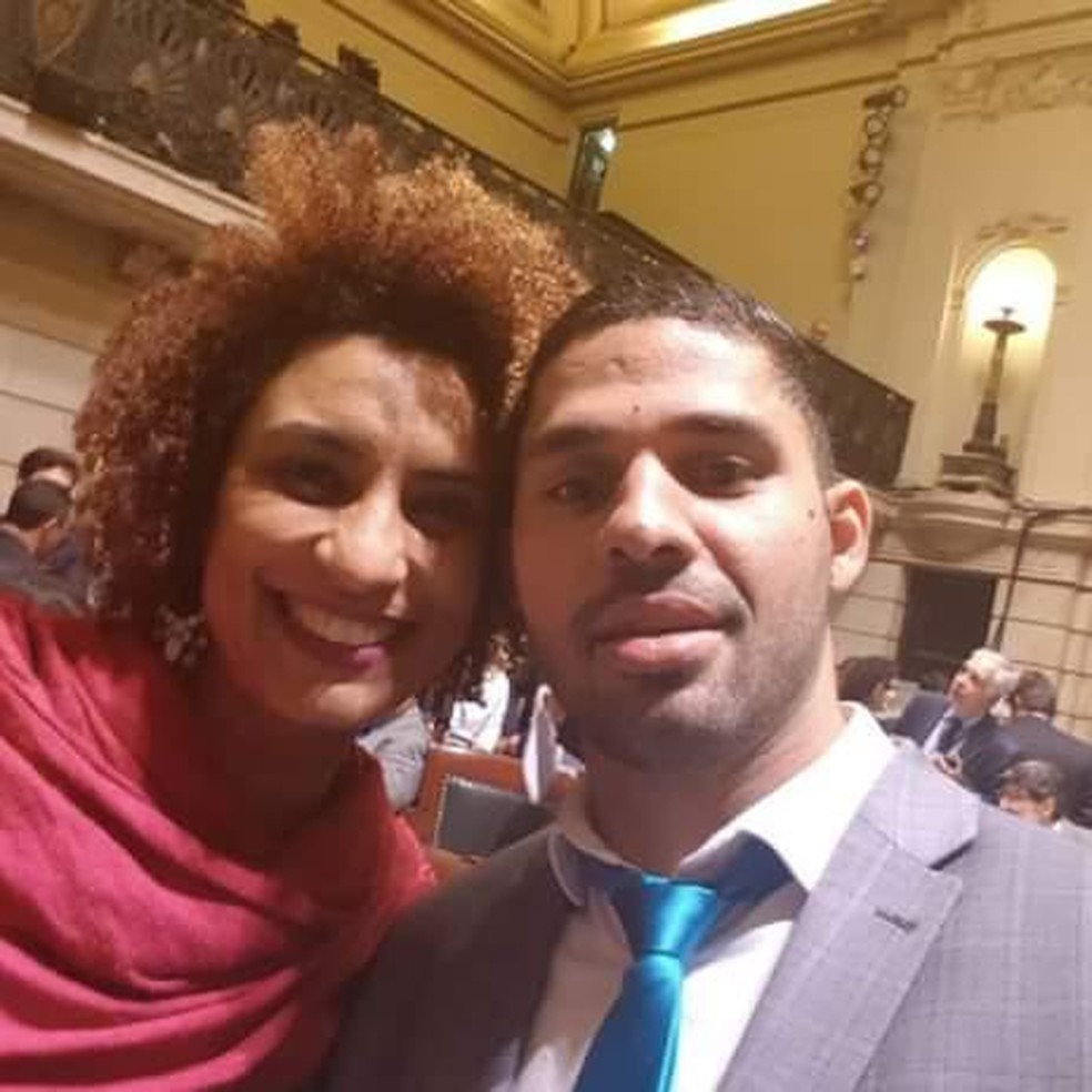 David Miranda em foto na Câmara de Vereadores com Marielle Franco, morta em março de 2018; vereador procura por respostas sobre o crime — Foto: Reprodução/Facebook