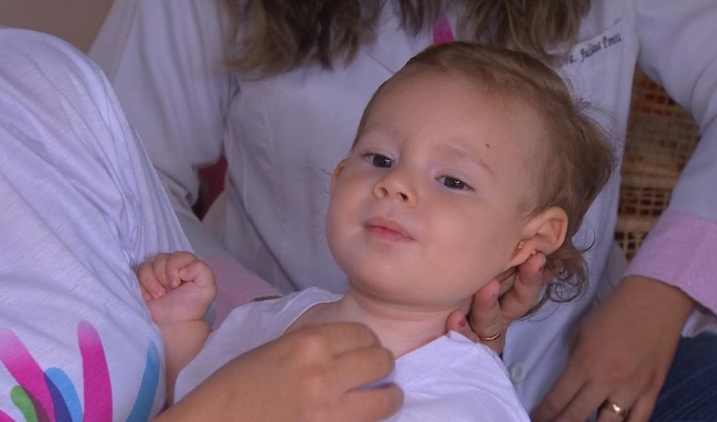 Valentina foi diagnosticada com um doença genética rara em Marília  — Foto: TV TEM / Reprodução 