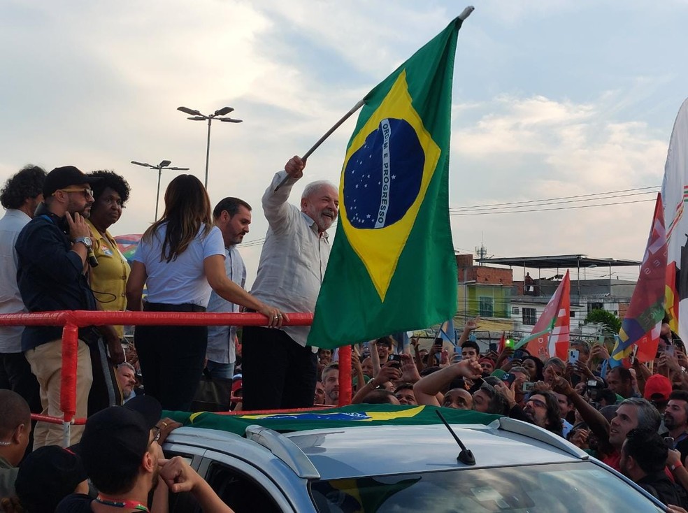 Lula participa de ato em Belford Roxo  — Foto: Raoni Alves/g1 Rio