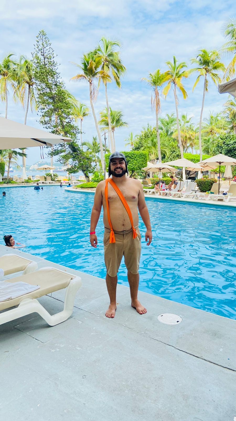 Fã paraense se veste de Chaves e visita clássico hotel em Acapulco; 'desejava essa viagem desde que me entendo por gente' 