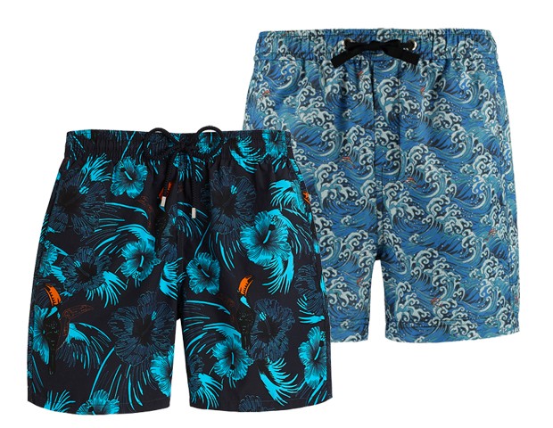 Shorts com hibiscos Vilebrequin (R$ 880) e com estampa de oceano Herchcovitch;Alexandre (R$ 169) (Foto: Divulgação)