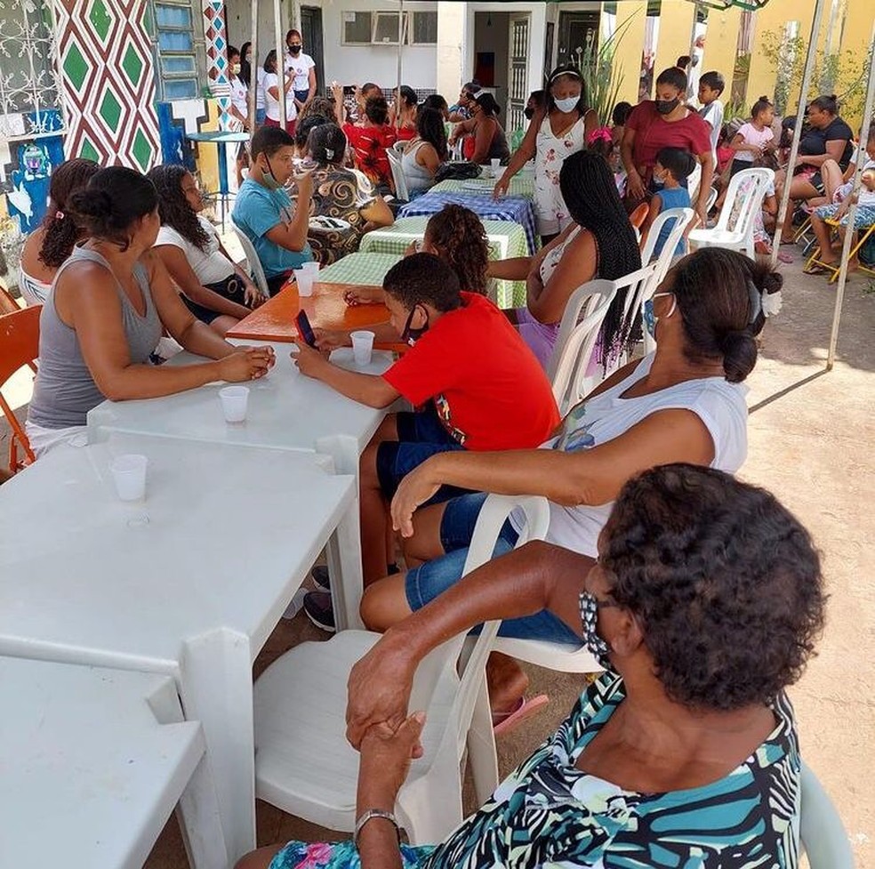 Mulheres e crianças participam de atividade no Quilombo Casa Akotirene, em Ceilândia (DF) — Foto: Divulgação