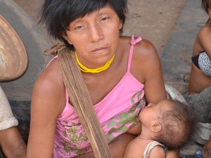 No grupo de indígenas estavam nove crianças (Foto: Valéria Oliveira/G1)