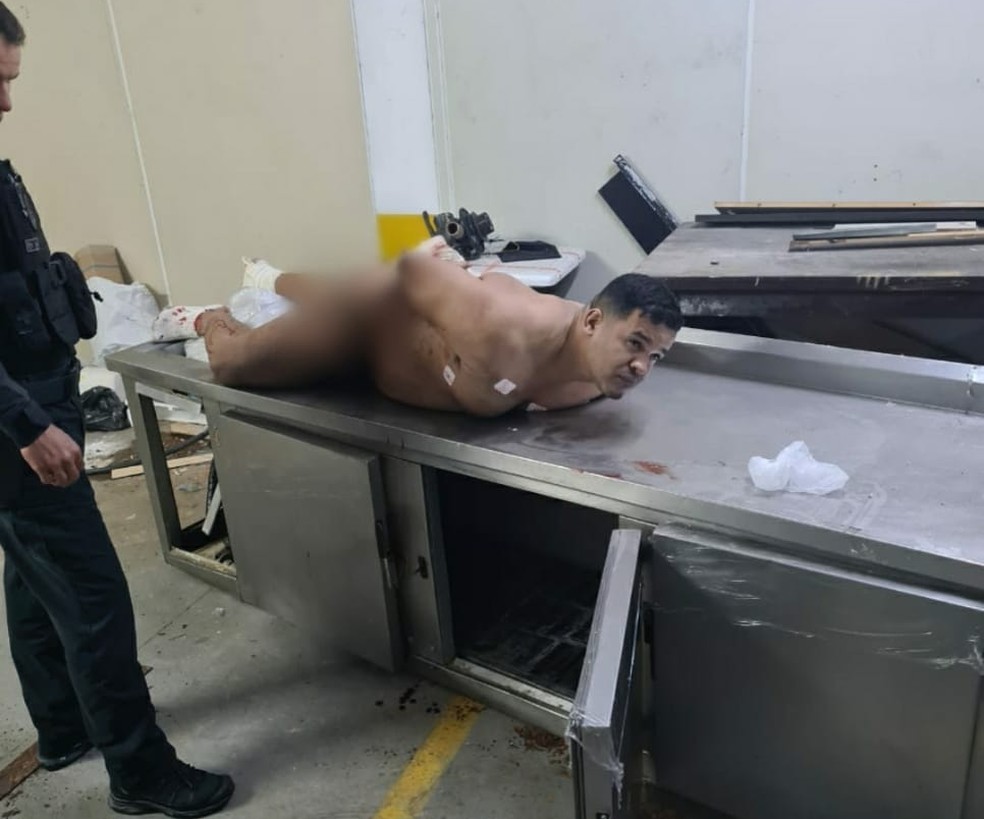 Segundo a polícia, Carlos William Marques de Jesus, conhecido como Grandão, tentou fugir sob efeito da sedação usada no preparo para uma cirurgia para retirada de projéteis balísticos — Foto: Divulgação/Polícia Civil