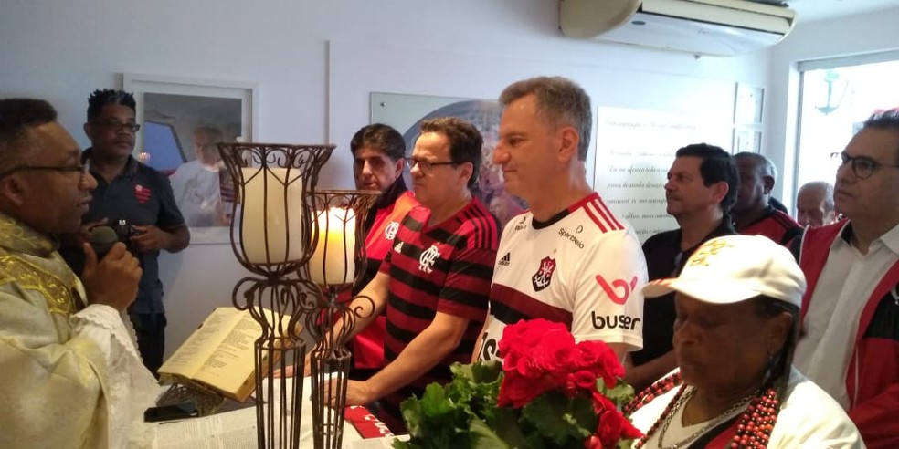 Presidente Rodolfo Landim acompanha missa de celebração do aniversário do Flamengo — Foto: Reprodução