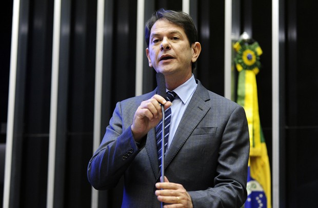 O ministro da Educação, Cid Gomes, fala ao plenário da Câmara (Foto: Gustavo Lima/Câmara dos Deputados)