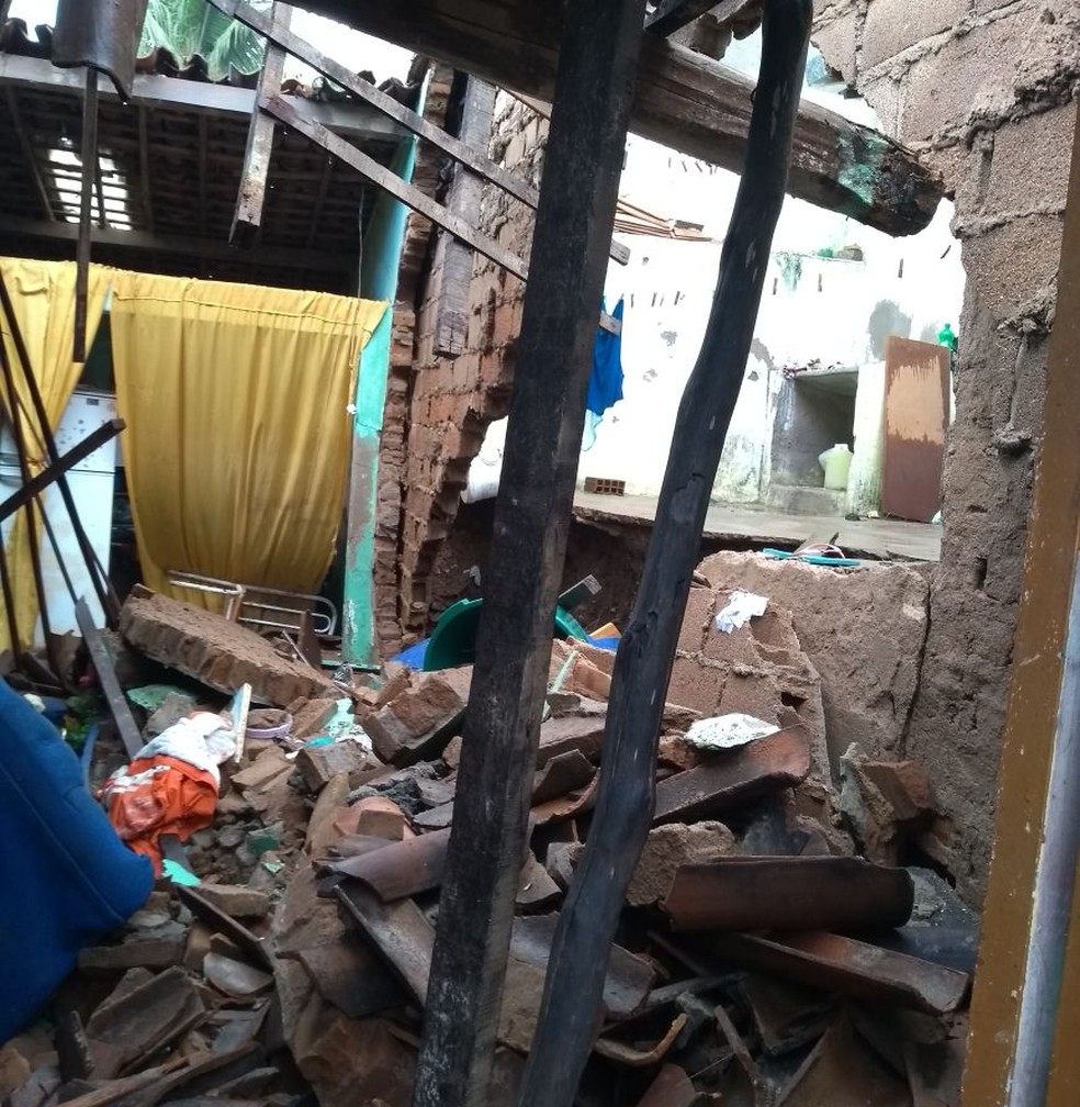 Casa ficou destruÃ­da no bairro do Salgado (Foto: Corpo de Bombeiros/DivulgaÃ§Ã£o)