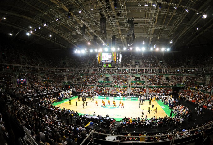 Jogo entre Cleveland Cavaliers e Miami Heat na Arena da Barra