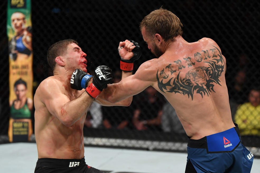 Donald Cerrone castigou Al Iaquinta na trocaÃ§Ã£o no UFC Ottawa â?? Foto: Getty Images