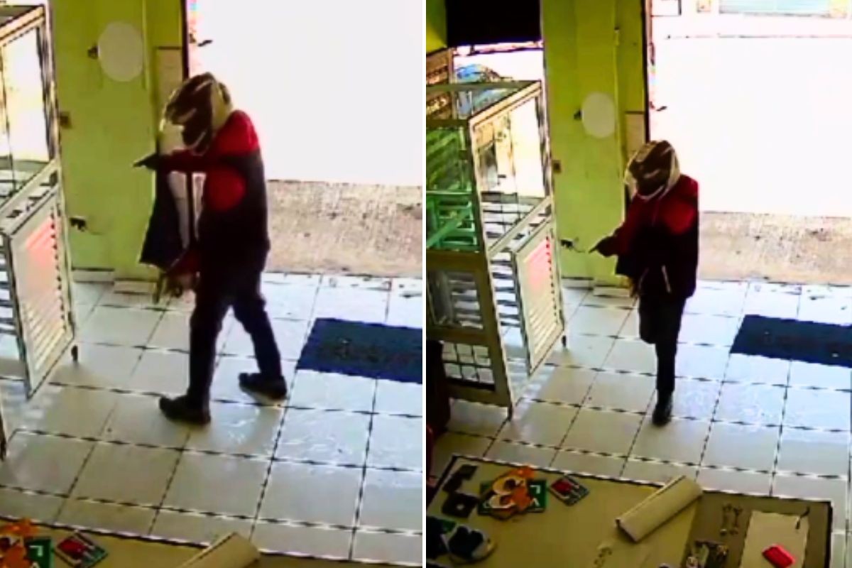Criminoso armado exige chave de cliente dentro de loja e rouba moto no litoral de SP; VÍDEO