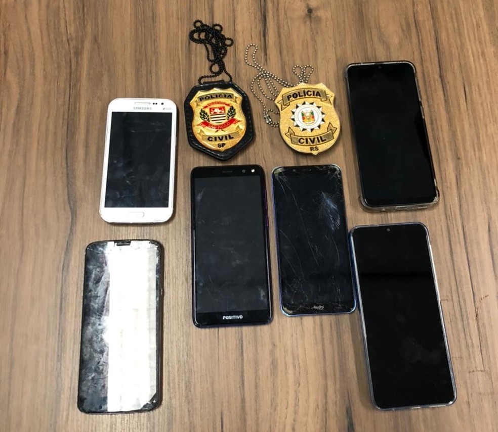 Polícia de Itapeva apreende celulares em operação contra grupo suspeito de aplicar 'golpes de nudes' — Foto: Polícia Civil/Divulgação