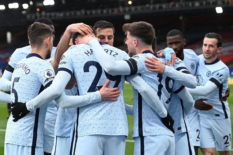 Havertz comemora com outros jogadores do Chelsea o primeiro gol sobre o Crystal Palace — Foto: Getty Images