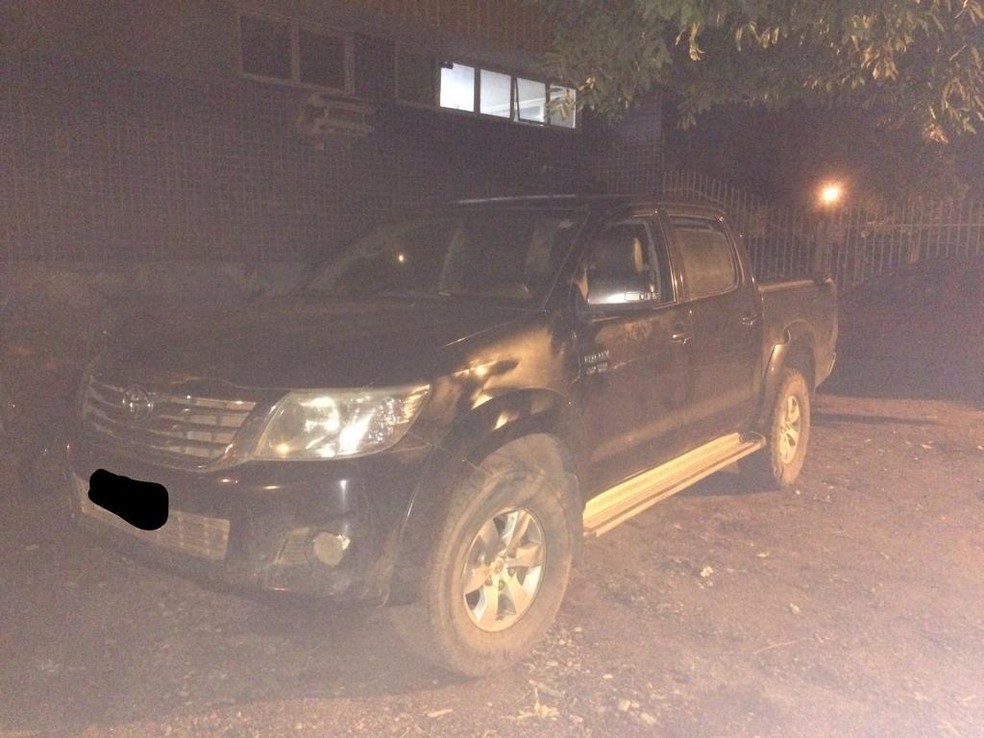 Caminhonete usada para dar apoio ao crime foi apreendida — Foto: PM/divulgação