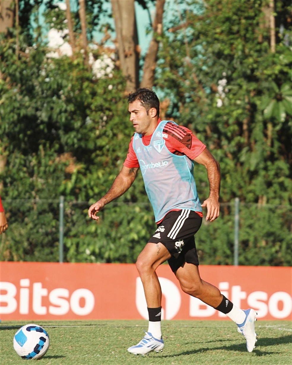 Eder em treino do São Paulo — Foto: Divulgação