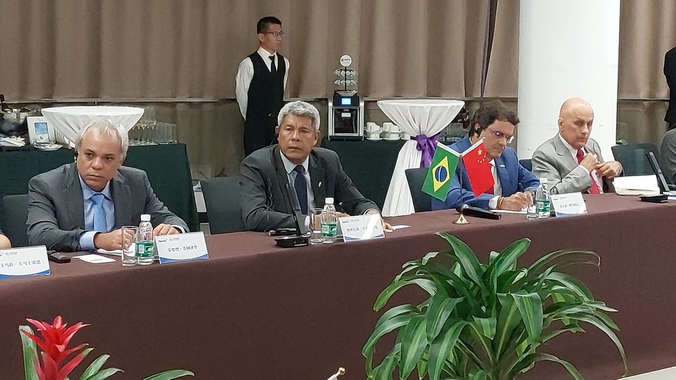 Governador Jerônimo Rodrigues se reúne com representantes de empresas chinesas — Foto: Daniel Senna/ GOV BA