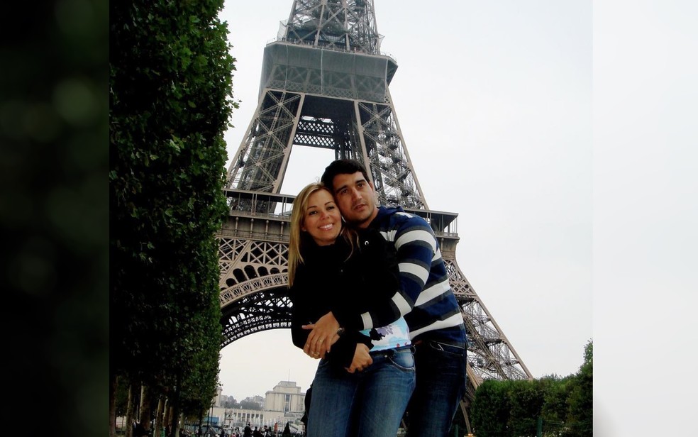 Foto mostra casal suspeito de golpes de R$ 5 milhões ostentando em viagem a Paris  — Foto: Polícia Civil/Divulgação