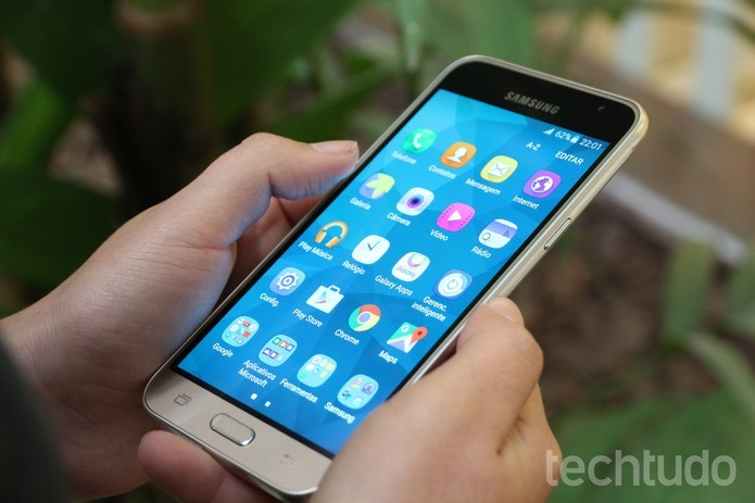 Samsung Galaxy J3 tem tela de 5 polegadas HD e câmera selfie de 5 MP (Foto: Carolina Ochsendor/TechTudo)