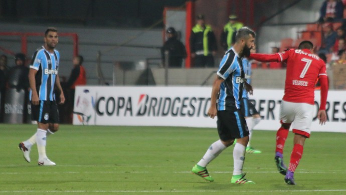 Invasão de técnico, secação, agressão ao 10 e confusão: a derrota do Grêmio