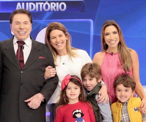 Silvio com Daniela, Patrícia e os netos (Foto: Reprodução/Instagram)