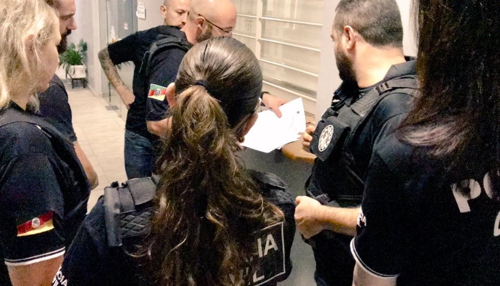 Policiais deflagram a OperaÃ§Ã£o Repasse na manhÃ£ desta sexta-feira (27) em cinco cidades (Foto: DivulgaÃ§Ã£o/PolÃ­cia Civil)