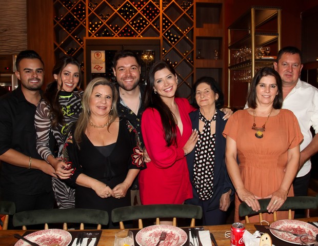 Andressa e Nasser brindam união com jantar em família (Foto: Marcos Ribas/Brazil News)