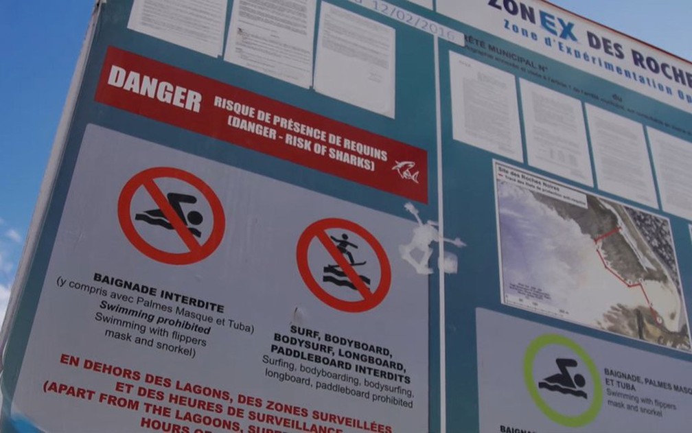 A ilha implementou medidas para proteger as pessoas dos ataques de tubarões — Foto: BBC