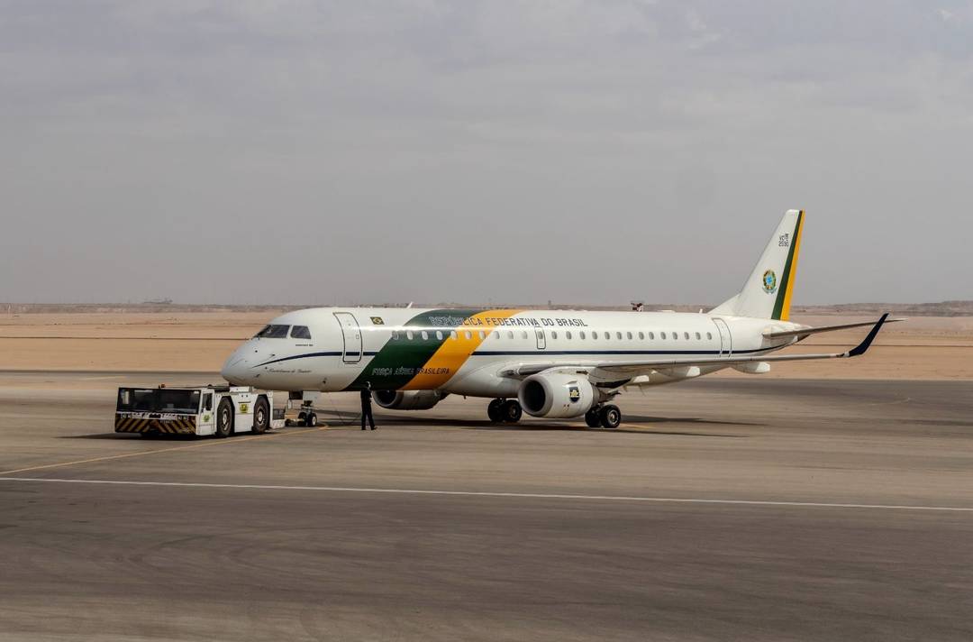 O VC-2 (Embraer 190), cedido pela Presidência da República, fará o décimo voo de retorno ao Brasil.