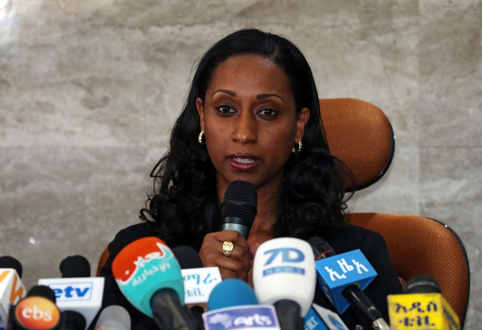 Ministra dos Transportes da EtiÃ³pia, Dagmawit Moges, fala nesta quinta-feira (4) sobre relatÃ³rio preliminar sobre causas da queda do aviÃ£o Ethiopian Airlines na regiÃ£o de Addis Abeba  â€” Foto: Tiksa Negeri/ Reuters