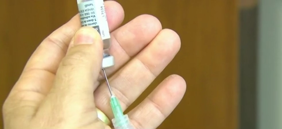 Vacinação da quarta dose da vacina contra a Covid foi suspensa em Maringá — Foto: Reprodução/ RPC Maringá