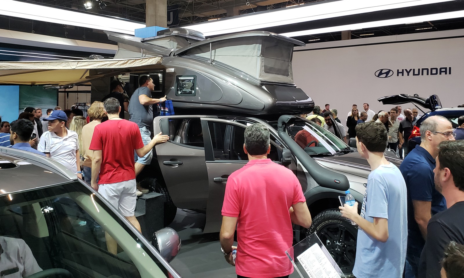 Mitsubishi L200 ganha adaptação e vira 'casa sobre rodas' no Salão do Automóvel 20181113-173925