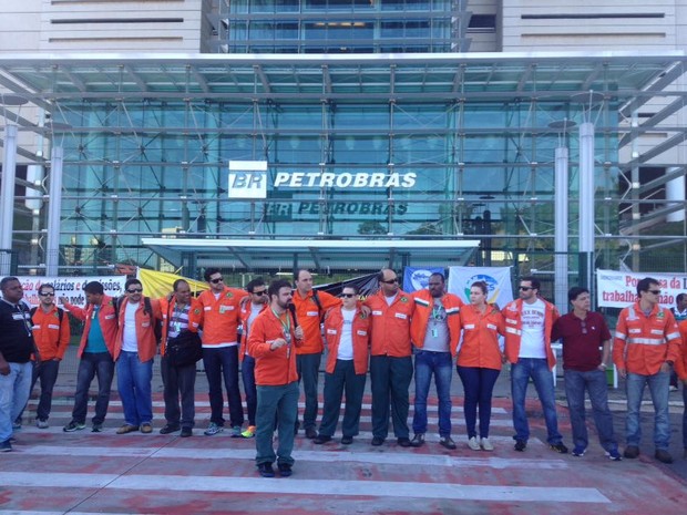 Petroleiros se reúnem na sede da Petrobrás, no Espírito Santo (Foto: Divulgação/ Sindipetro-ES)